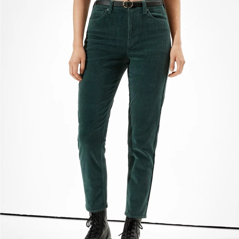 AMERICAN EAGLE AE Hi-Rise Green Corduroy Mom
Straight Jeans Pants Sz 4